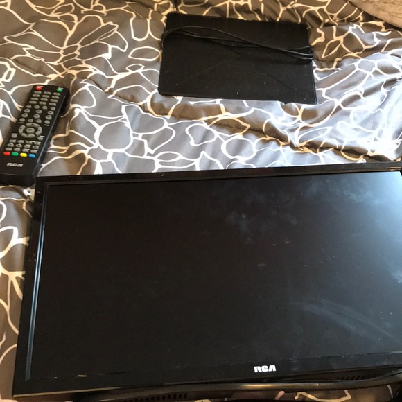 RCA television 19 inches trying to get rid off - Picture 1 of 4